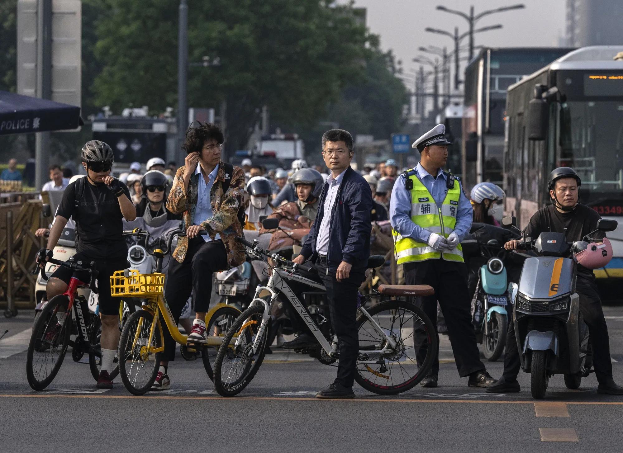 Chinese Public Greets Trump in Beijing With AI Memes, Confidence
